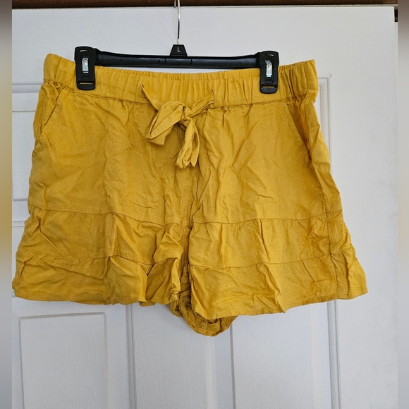 SO Juniors Yellow Shorts XL - Picture 1 of 6
